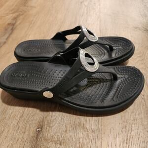 CROCS Womens Sanrah Silver Ring Wedge Sandals Sz 7 Black EUC